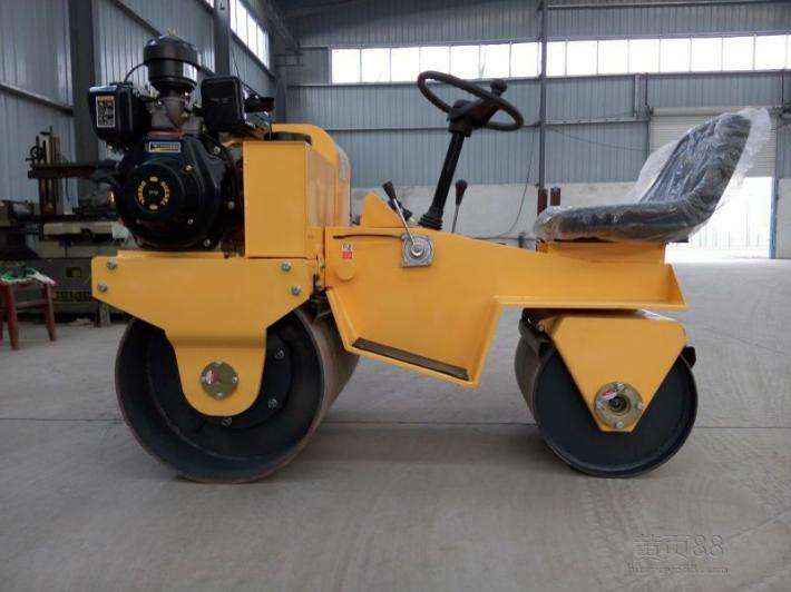 小型振動壓路機機械傳動系統保養換油常識
